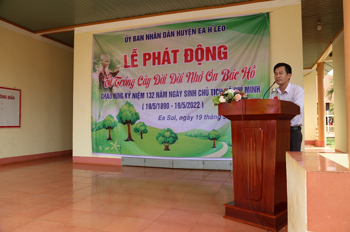 UBND huyen Ea Hleo to chuc Le phat dong Tet trong cay tai xa Ea Sol 1